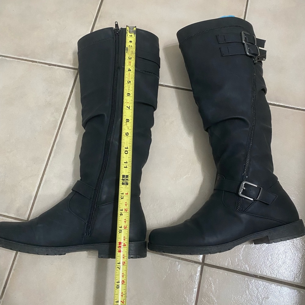 Tall riding boots